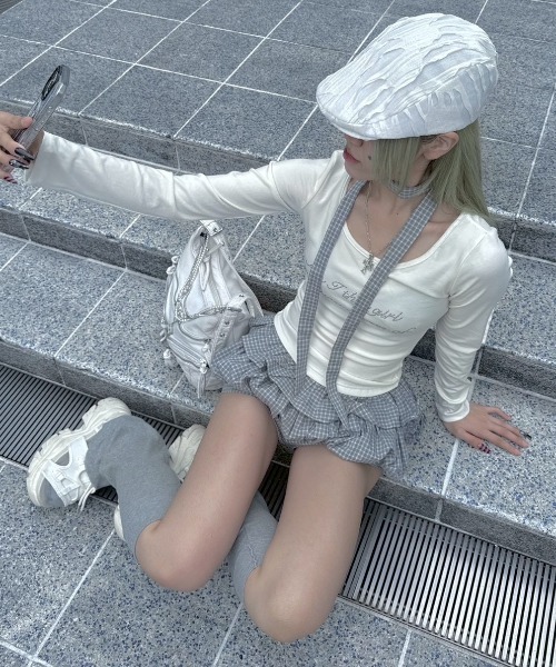 Never mind the XU / Chikashitsu+(ネバーマインド ザ エックスユー / チカシツプラス)の「【nmtc+】tie set check lace long sleeve / 【エヌエムティーシープラス】タイ付きチェックレース切り替え長袖Tシャツ(Tシャツ/カットソー・レディース・ホワイト/チャコール/グレー・ONE SIZE)」の11枚目の写真