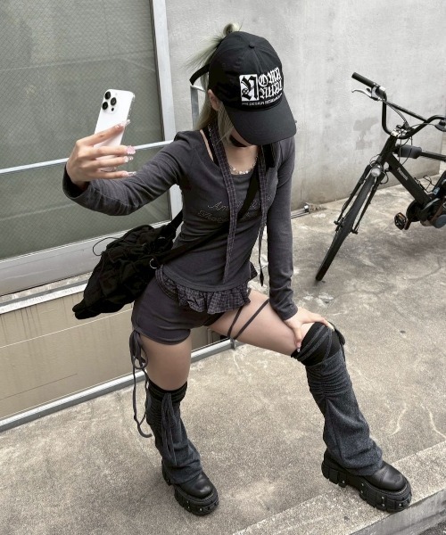 Never mind the XU / Chikashitsu+(ネバーマインド ザ エックスユー / チカシツプラス)の「【nmtc+】tie set check lace long sleeve / 【エヌエムティーシープラス】タイ付きチェックレース切り替え長袖Tシャツ(Tシャツ/カットソー・レディース・ホワイト/チャコール/グレー・ONE SIZE)」の22枚目の写真