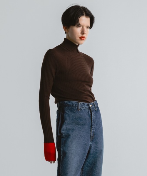 CINOH(チノ)の「TURTLE NECK TIGHT KNIT(ニット/セーター・レディース・ブラウン/チャコールグレー/ターコイズブルー・38)」の3枚目の写真