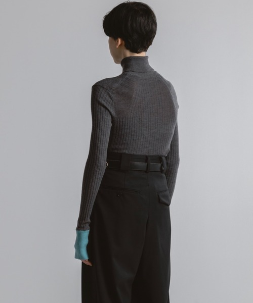 CINOH(チノ)の「TURTLE NECK TIGHT KNIT(ニット/セーター・レディース・ブラウン/チャコールグレー/ターコイズブルー・38)」の16枚目の写真