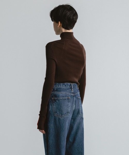 CINOH(チノ)の「TURTLE NECK TIGHT KNIT(ニット/セーター・レディース・ブラウン/チャコールグレー/ターコイズブルー・38)」の20枚目の写真