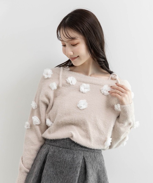 RANDA（ランダ）の「フラワーモチーフシャギーニットトップス（ニット/セーター・レディース・グレー/ピンク/アイボリー・FREE）」の3枚目の写真