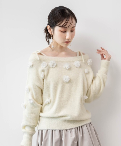 RANDA（ランダ）の「フラワーモチーフシャギーニットトップス（ニット/セーター・レディース・グレー/ピンク/アイボリー・FREE）」の2枚目の写真