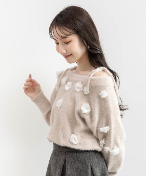 RANDA（ランダ）の「フラワーモチーフシャギーニットトップス（ニット/セーター・レディース・グレー/ピンク/アイボリー・FREE）」の4枚目の写真