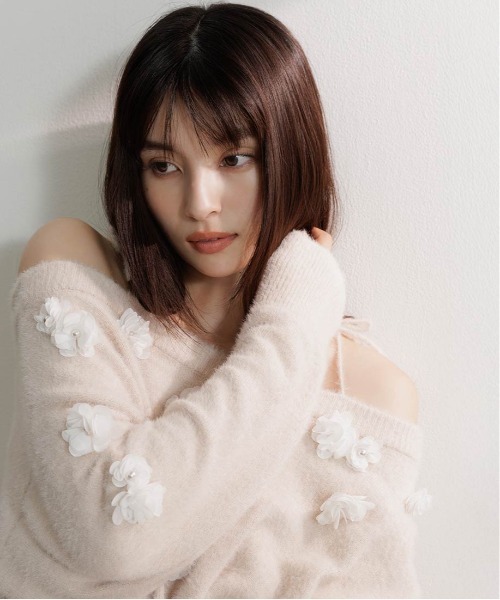 RANDA（ランダ）の「フラワーモチーフシャギーニットトップス（ニット/セーター・レディース・グレー/ピンク/アイボリー・FREE）」の5枚目の写真