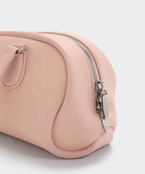 CHARLES & KEITH（チャールズ & キース）の「Nelly ネリ イロンゲイティッドショルダーバッグ（ショルダーバッグ・レディース・ライトピンク/スミクロ・M）」の5枚目の写真