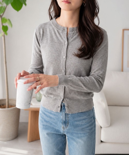 Amulet(アミュレット)の「デイリーコーデの味方!シンプルで合わせやすい◎ クルーネックボタン長袖ニットカーディガン(カーディガン/ボレロ・レディース・グレー/ピンク/マスタード/ベージュ/アイボリー/ブラック・FREE)」の12枚目の写真