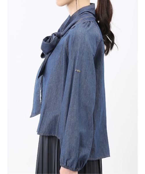 m.f.editorial（エムエフエディトリアル）の「【ややゆったり リラックス】m.f.エディトリアルレディース  ボウタイ付き バンドカラー デニムブラウス（シャツ/ブラウス・レディース・サックスブルー/ネイビー・LARGE/MEDIUM）」の6枚目の写真