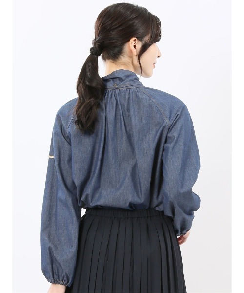 m.f.editorial（エムエフエディトリアル）の「【ややゆったり リラックス】m.f.エディトリアルレディース  ボウタイ付き バンドカラー デニムブラウス（シャツ/ブラウス・レディース・サックスブルー/ネイビー・LARGE/MEDIUM）」の13枚目の写真