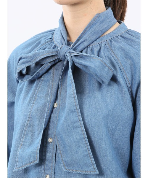 m.f.editorial（エムエフエディトリアル）の「【ややゆったり リラックス】m.f.エディトリアルレディース  ボウタイ付き バンドカラー デニムブラウス（シャツ/ブラウス・レディース・サックスブルー/ネイビー・LARGE/MEDIUM）」の20枚目の写真