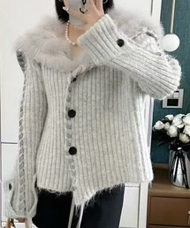 ステッチ使いファー付きニットカーデ