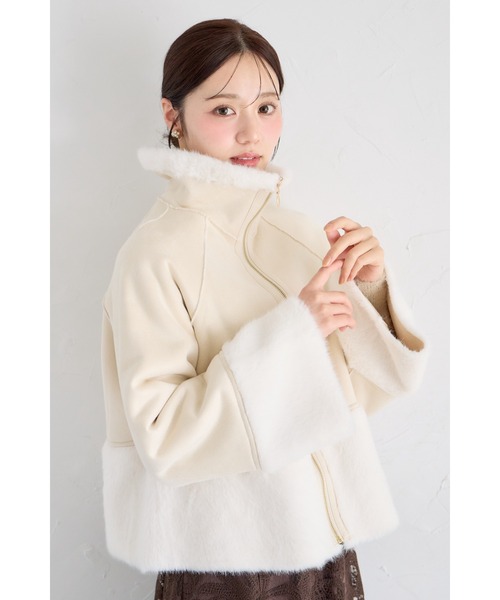 tocco closet（トッコ　クローゼット）の「シャギーファー切り替えフェイクムートンショートコート（ムートンコート・レディース・アイボリー/グレー・M）」の2枚目の写真