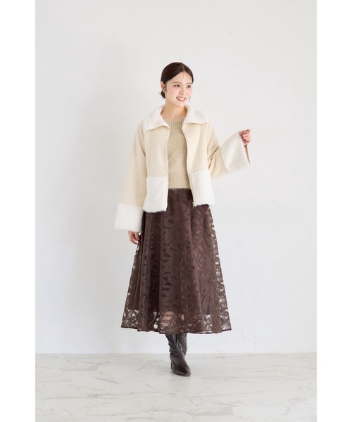 tocco closet（トッコ　クローゼット）の「シャギーファー切り替えフェイクムートンショートコート（ムートンコート・レディース・アイボリー/グレー・M）」の4枚目の写真