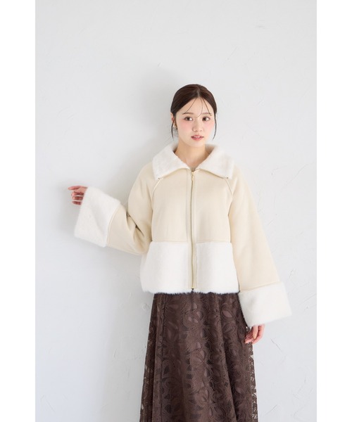 tocco closet（トッコ　クローゼット）の「シャギーファー切り替えフェイクムートンショートコート（ムートンコート・レディース・アイボリー/グレー・M）」の6枚目の写真