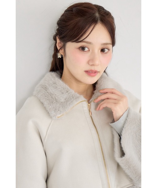 tocco closet（トッコ　クローゼット）の「シャギーファー切り替えフェイクムートンショートコート（ムートンコート・レディース・アイボリー/グレー・M）」の16枚目の写真