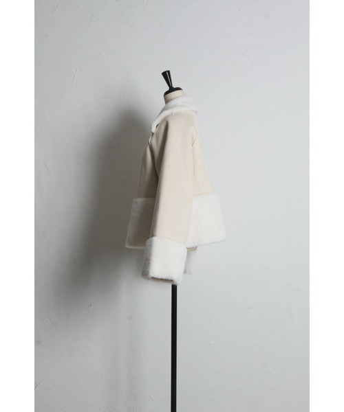 tocco closet（トッコ　クローゼット）の「シャギーファー切り替えフェイクムートンショートコート（ムートンコート・レディース・アイボリー/グレー・M）」の20枚目の写真