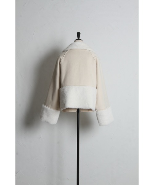 tocco closet（トッコ　クローゼット）の「シャギーファー切り替えフェイクムートンショートコート（ムートンコート・レディース・アイボリー/グレー・M）」の21枚目の写真