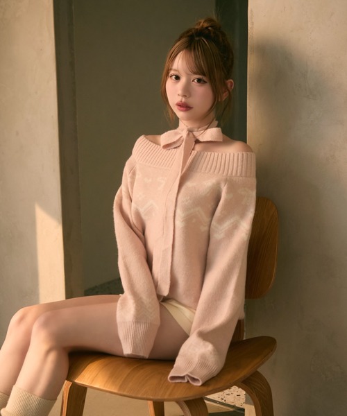 TITTY&CO.（ティティーアンドコー）の「ノルディック柄リボン付きオフショルダーニット（ニット/セーター・レディース・ピンク/グレー/ホワイト×ブルー/ブルー/ベージュ/ベージュ系その他・FREE）」の13枚目の写真