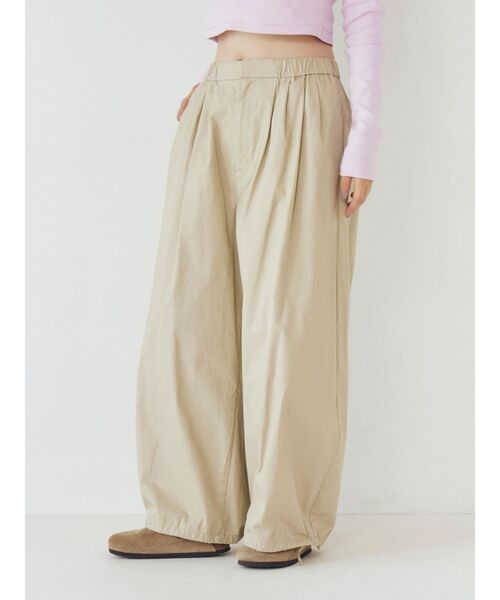 Ungrid（アングリッド）の「バレルレッグタックパンツ（その他パンツ・レディース・ブラック/ベージュ/ピンク・FREE）」の2枚目の写真