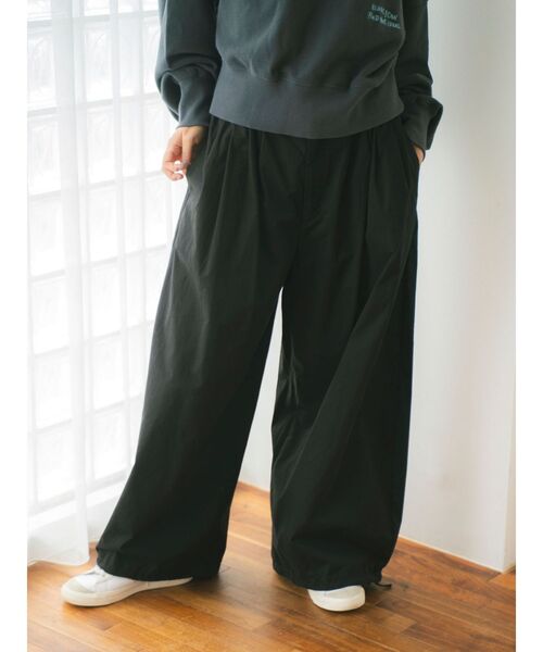 Ungrid（アングリッド）の「バレルレッグタックパンツ（その他パンツ・レディース・ブラック/ベージュ/ピンク・FREE）」の6枚目の写真