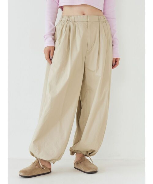 Ungrid（アングリッド）の「バレルレッグタックパンツ（その他パンツ・レディース・ブラック/ベージュ/ピンク・FREE）」の15枚目の写真