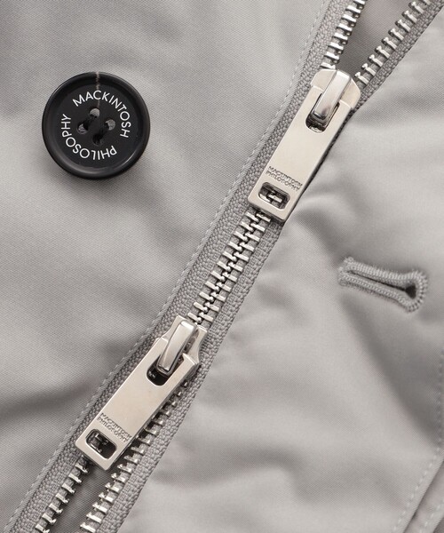 MACKINTOSH PHILOSOPHY(マッキントッシュ フィロソフィー)の「高密度ストレッチツイル/ダウン WELLINGTON HOOD short(ウェリントンフードショート)(ダウンジャケット/コート・メンズ・グレー系その他/ダークネイビー・40/38)」の9枚目の写真