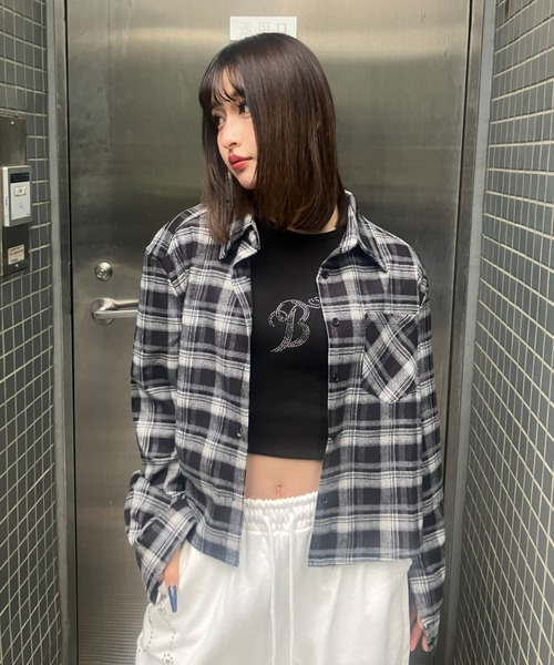 .KOM(ドットコム)の「A'GEM/9 × .kom 『.KOM/ドットケーオーエム』チェッククロップドロングスリーブシャツ(シャツ/ブラウス・レディース・ブルー/ブラック・FREE)」の1枚目の写真