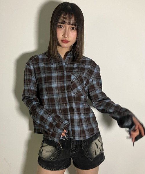 .KOM(ドットコム)の「A'GEM/9 × .kom 『.KOM/ドットケーオーエム』チェッククロップドロングスリーブシャツ(シャツ/ブラウス・レディース・ブルー/ブラック・FREE)」の4枚目の写真