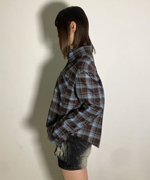 .KOM(ドットコム)の「A'GEM/9 × .kom 『.KOM/ドットケーオーエム』チェッククロップドロングスリーブシャツ(シャツ/ブラウス・レディース・ブルー/ブラック・FREE)」の10枚目の写真