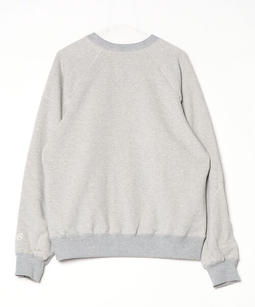 NB GREY レギュラーフィットクルーネック（スウェット）｜New Balance