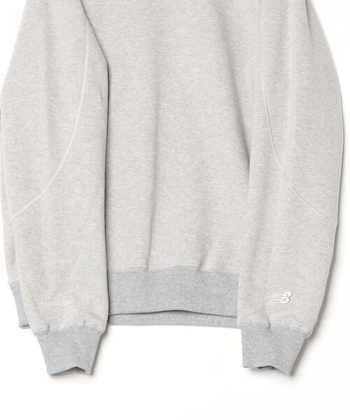 NB GREY レギュラーフィットクルーネック（スウェット）｜New Balance