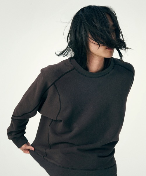 NB GREY レギュラーフィットクルーネック（スウェット）｜New Balance