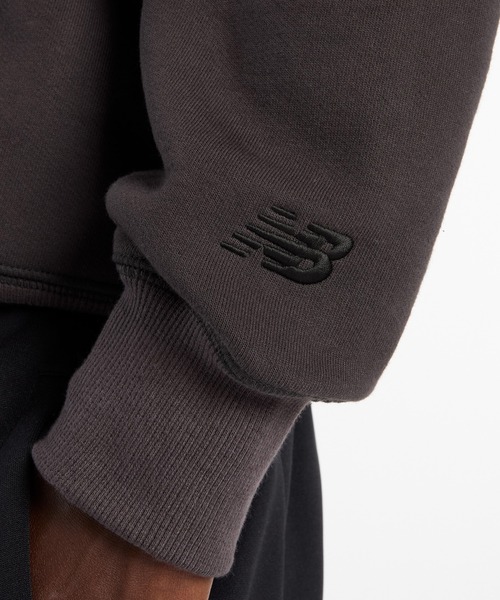 NB GREY レギュラーフィットクルーネック（スウェット）｜New Balance