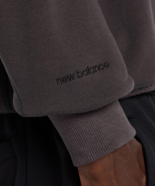 NB GREY レギュラーフィットクルーネック（スウェット）｜New Balance
