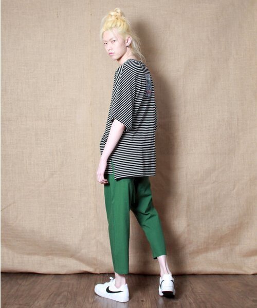 DEMARC（ドゥマーク）の「ユニセックス リネン ルーズ バギーフィット パンツ カーキ（その他パンツ・メンズ・その他・MEDIUM/LARGE）」の2枚目の写真