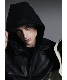 APOSTROPHE COMMA（アポストロフィコンマ）の「レザーパッチフードジップアップレザーベスト_ブラック（ベスト）」