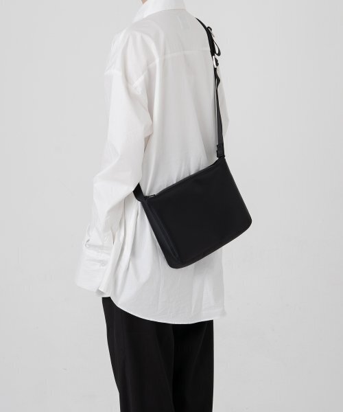 HAH ARCHIVE(ハーアーカイブ)の「Round Stitch Crossbody Bag M(メッセンジャーバッグ・レディース・その他・FREE)」の1枚目の写真