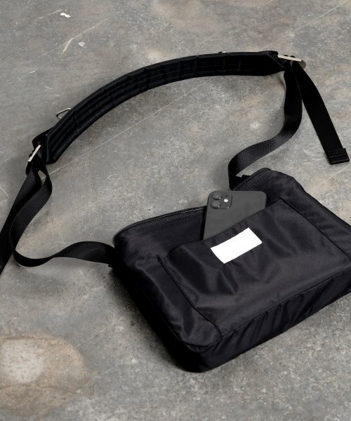 HAH ARCHIVE(ハーアーカイブ)の「Round Stitch Crossbody Bag M(メッセンジャーバッグ・レディース・その他・FREE)」の4枚目の写真
