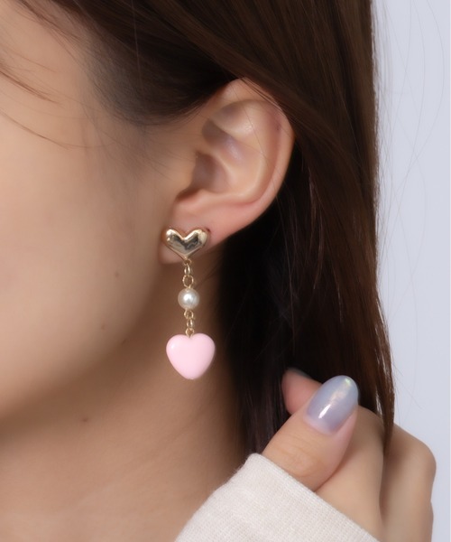 TONE SELECT GOODS（トーンセレクトグッズ）の「【Peony/ピオニー】/ぷっくりハートロングピアス（ピアス（両耳用）・レディース・ピンク/ブラック/ホワイト・FREE）」の4枚目の写真