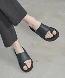 MIAMIPROJECT（マイアミプロジェクト）の「S2012 エゲル ミニマル レザー スリッパ バンタブラック（サンダル）」