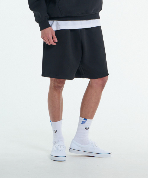 GET IT ON(ゲットイットオン)の「シグネチャーワイドスウェットハーフパンツ_ブラック(その他パンツ・メンズ・その他・F)」の1枚目の写真