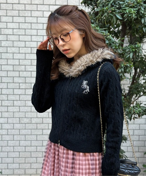 セール】《ケーブル編み×ファーフード》ダブルZIPニットパーカー／秋冬