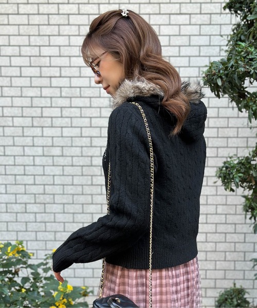 GORGE(ゴージ)の「《ケーブル編み×ファーフード》ダブルZIPニットパーカー/秋冬トップス(パーカー・レディース・グレー/アイボリー/ブラック・F)」の6枚目の写真