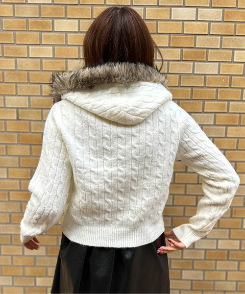 GORGE(ゴージ)の「《ケーブル編み×ファーフード》ダブルZIPニットパーカー/秋冬トップス(パーカー・レディース・グレー/アイボリー/ブラック・F)」の13枚目の写真