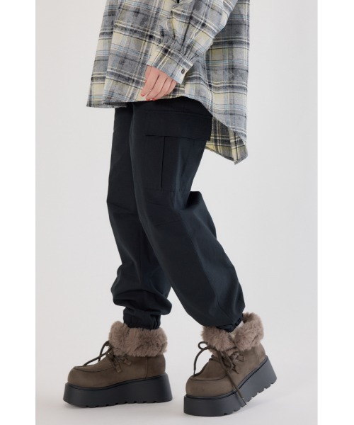 RODEO CROWNS WIDE BOWL（ロデオクラウンズワイドボウル）の「カーゴJOGパンツ（カーゴパンツ・レディース・ベージュ/ブラック/スモークピンク/カーキ・SMALL/MEDIUM）」の6枚目の写真