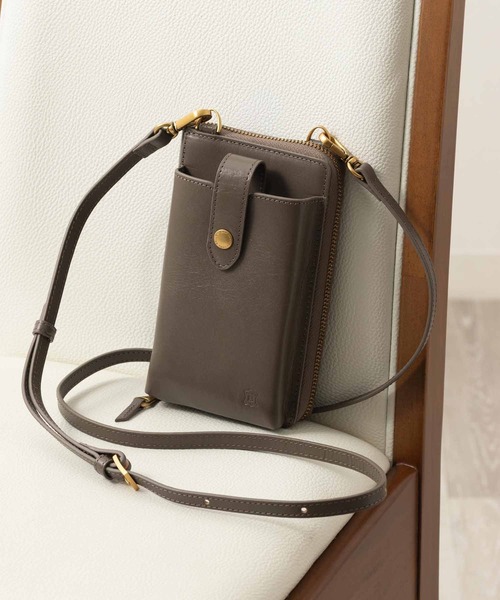 BELLIES YORK(ベリーズヨーク)の「【BELLIES YORK/ベリーズヨーク】イタリア牛革 スマートフォンショルダー(ショルダーバッグ・メンズ・グレー系/ブラック/ブラウン/グリーン・FREE)」の3枚目の写真