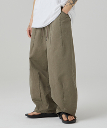 AOTT（アンアウトピット）の「ウォッシュドワイドバルーンストリングコットンパンツカーキ（その他パンツ）」