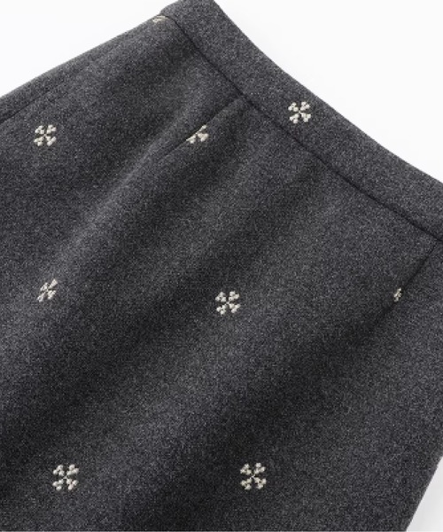 LA POMME petit（ラポミ・プチ）の「Texture Embroidery Skirt Set Up（セットアップ・レディース・グレー・LARGE/MEDIUM/SMALL）」の5枚目の写真