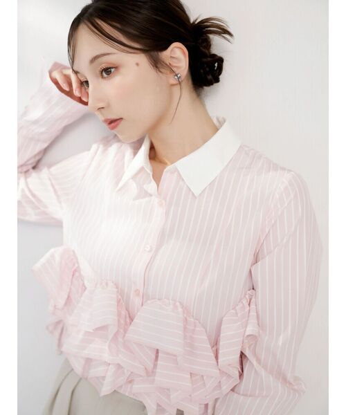 dazzlin（ダズリン）の「ウェーブフリルショートシャツ（シャツ/ブラウス・レディース・ブルー/ピンク/オフホワイト・FREE）」の4枚目の写真