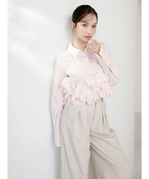 dazzlin（ダズリン）の「ウェーブフリルショートシャツ（シャツ/ブラウス・レディース・ブルー/ピンク/オフホワイト・FREE）」の5枚目の写真